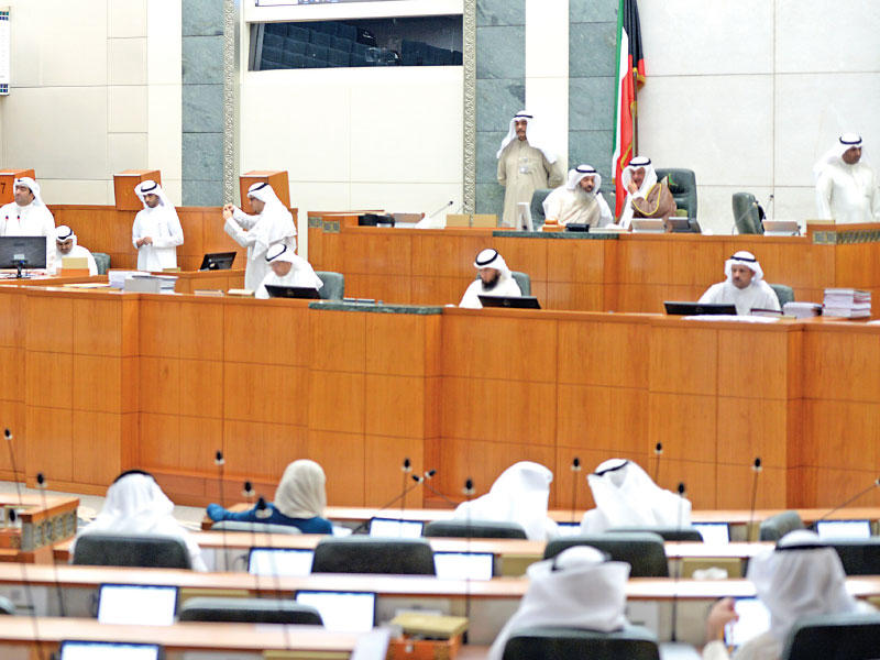 المجلس خلال مناقشة قانون التأمين أمس (تصوير عبدالله الخلف)