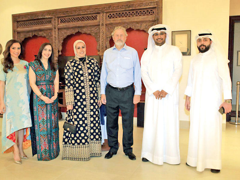 لاري ميموت وضيوف الغبقة