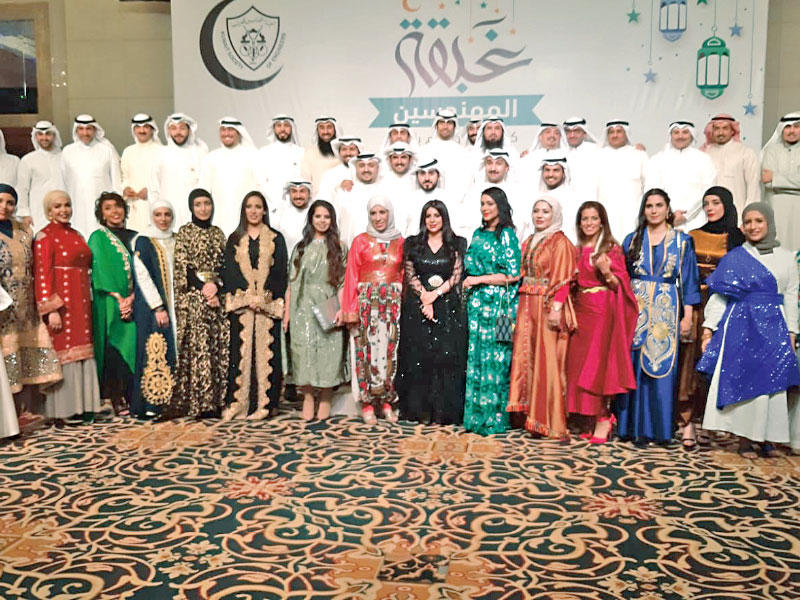 المهندسون خلال الغبقة