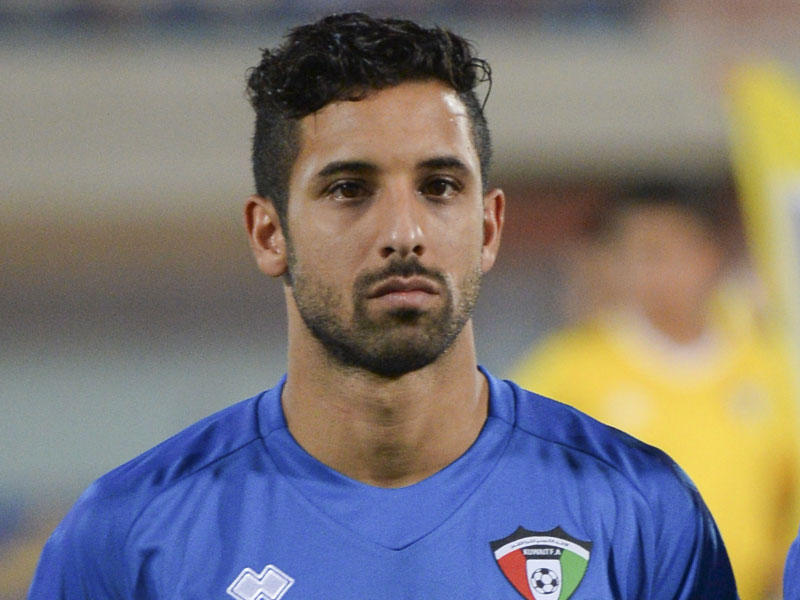  لاعب الفريق الأول لكرة القدم بنادي كاظمة طلال فاضل