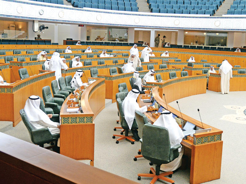 جانب من جلسة أمس