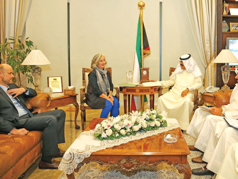 الجارالله مستقبلاً سفيرة فرنسا أمس