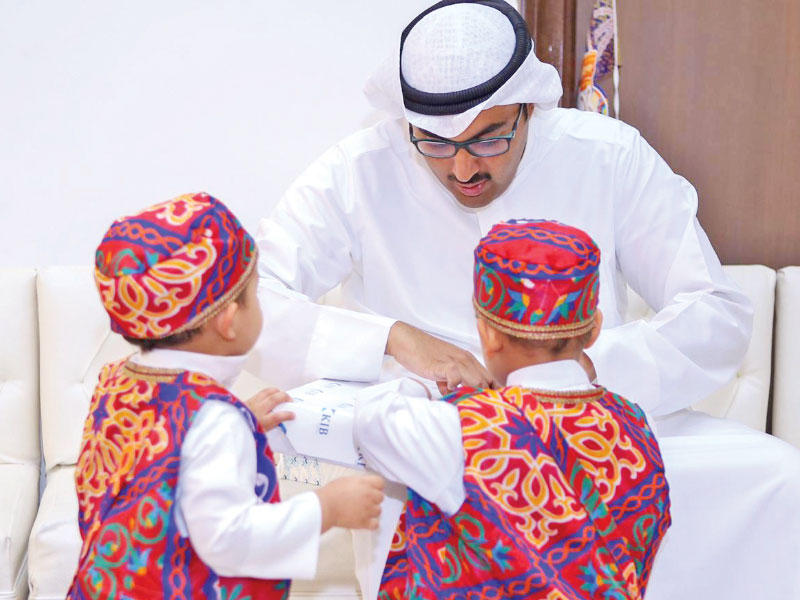 من زيارة دور الأيتام