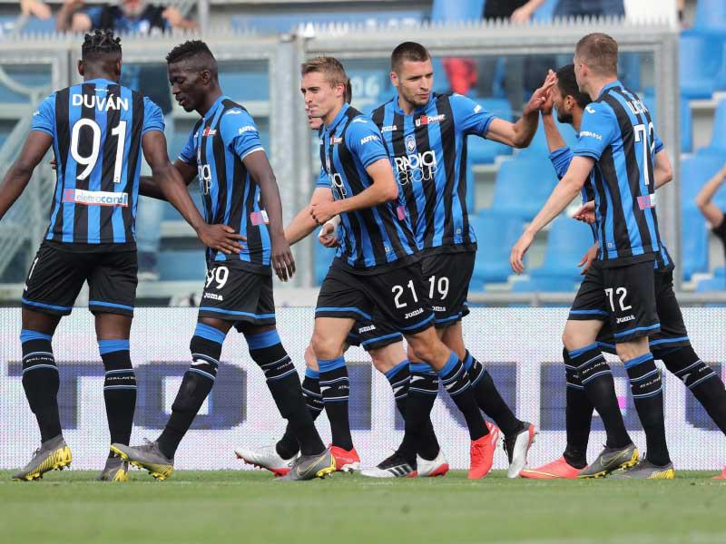 لاعبو أتالانتا خلال مواجهة سابقة