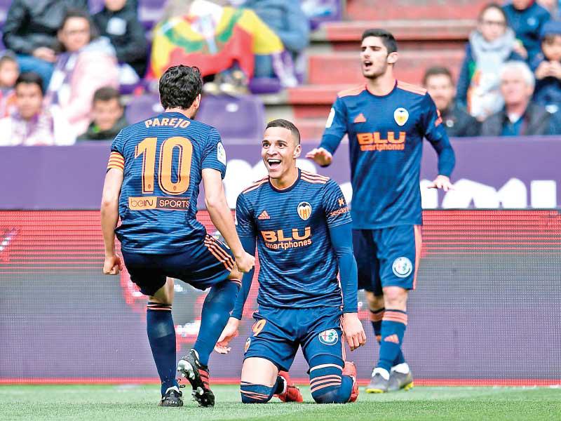 فرحة لاعبي فالنسيا بعد إحراز أحد أهدافهم