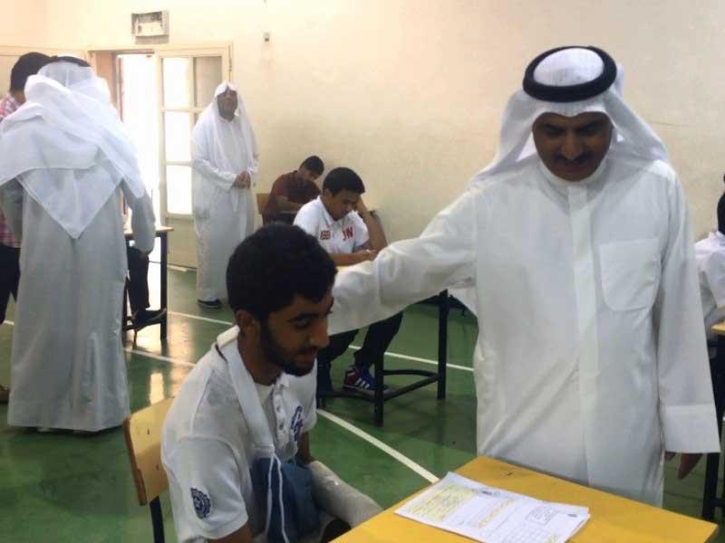 الحربي متفقداً لجان الاختبارات أمس