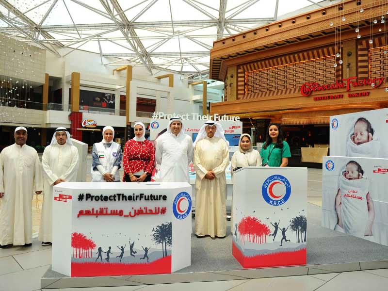 لقطة جماعية لمبادرة الأﭬنيوز الخيرية بالتعاون مع جمعية الهلال الأحمر الكويتي