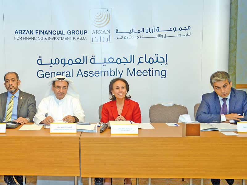 وفاء القطامي مترئسة الجمعية العمومية  (تصوير عبدالله الخلف)