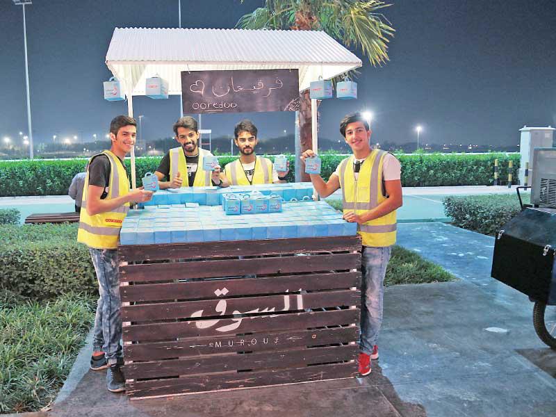 صورة جماعية لفريق «نعين ونعاون» التطوعي