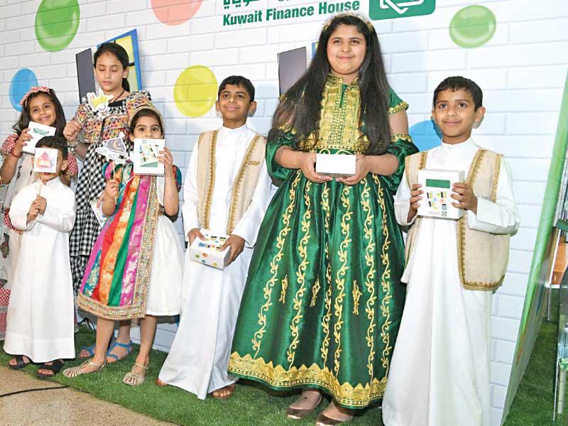 توزيع القرقيعان على الأطفال