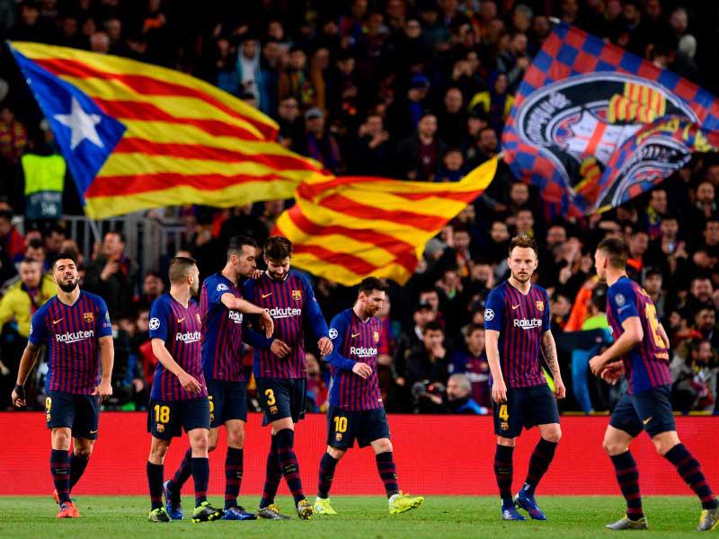 لاعبو برشلونة خلال مباراة سابقة هذا الموسم