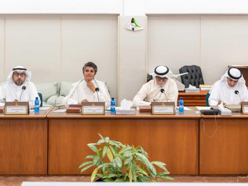 اللجنة المالية البرلمانية في اجتماع سابق