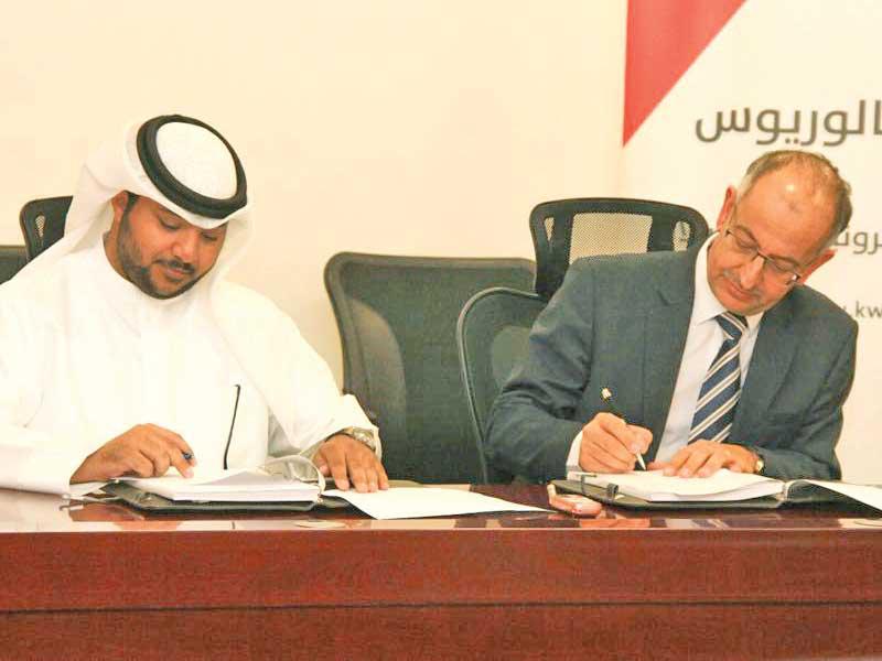 جانب من توقيع الاتفاقية