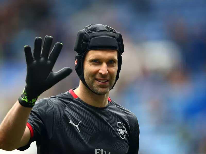 التشيكي بيتر تشيك حارس مرمى أرسنال الإنكليزي