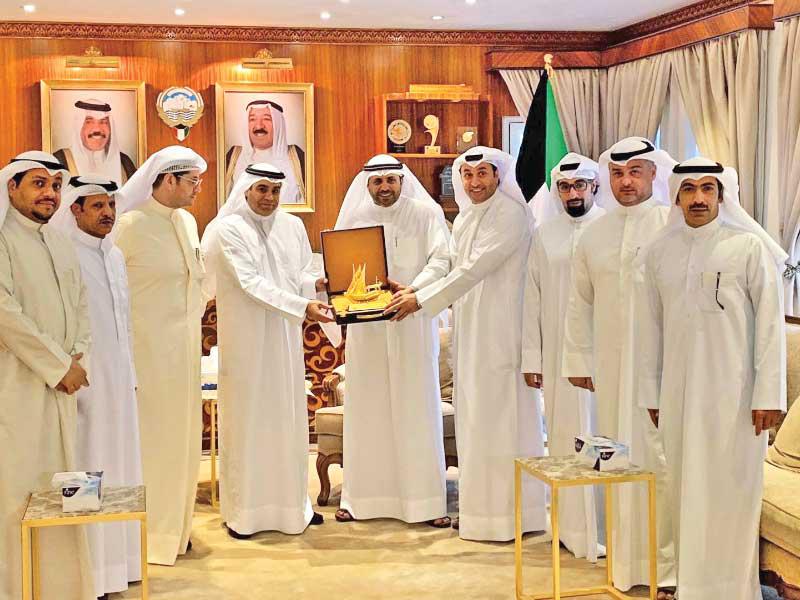 وزير الإعلام يجتمع مع ممثلي النقابات