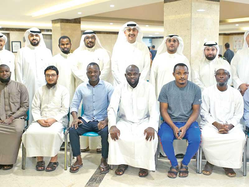 وفد «الوطني» يتقدمه عماد العبلاني مع الطلبة 