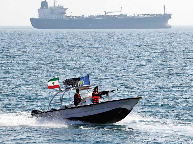 صورة أرشيفية تبين حركة الملاحة في مضيق هرمز