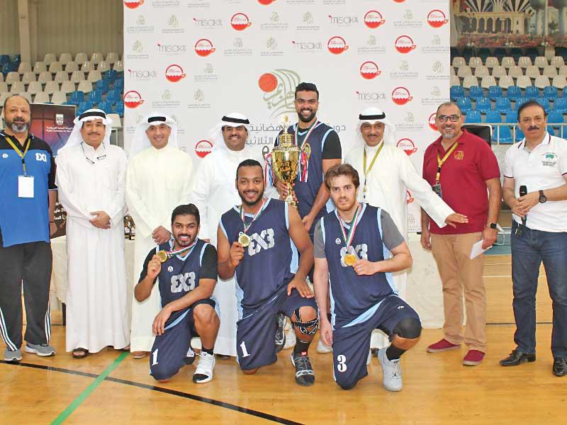 تتويج فريق دكتور نائل الهزيم