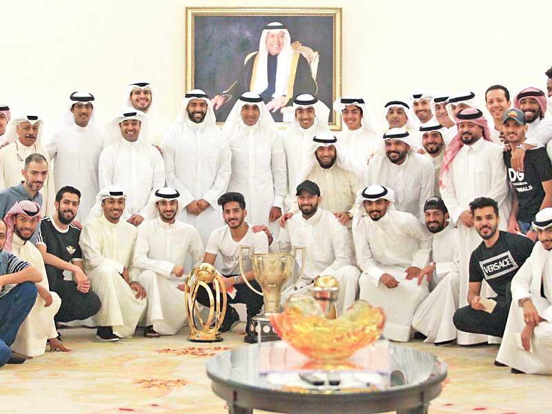 الحساوي والغانم يتوسطان الأبيض