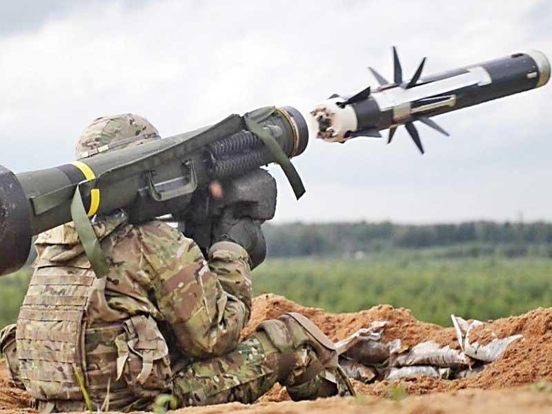 صاروخ JAVLIN المضاد للدبابات المتضمن في الصفقة