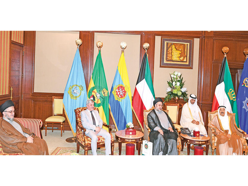 الأمير مستقبلاً بحر العلوم والوفد المرافق أمس