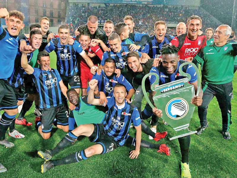 فرحة لاعبي أتالانتا بالتأهل لدوري أبطال أوروبا