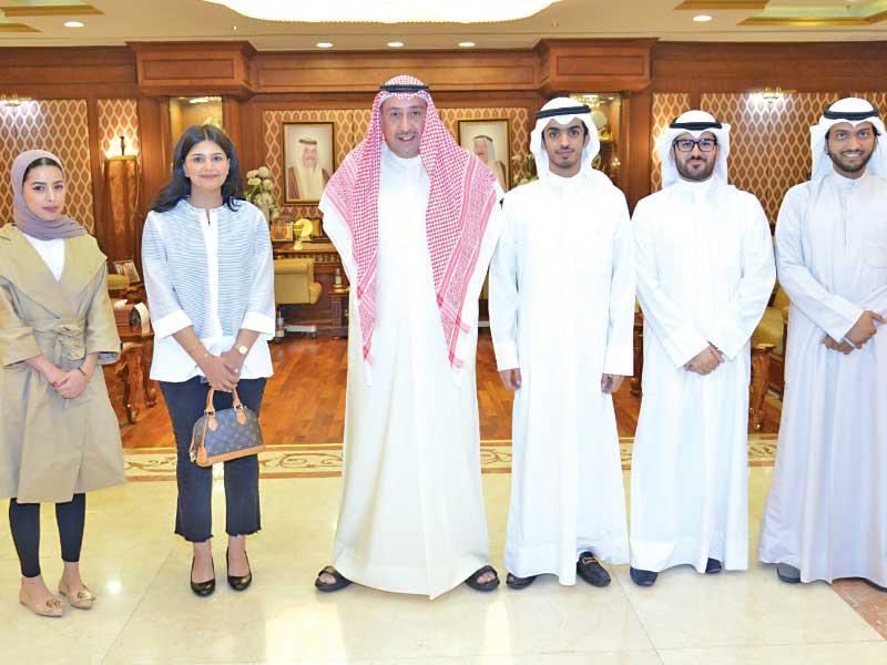 الحمود مستقبلاً وفد مجلس الشباب