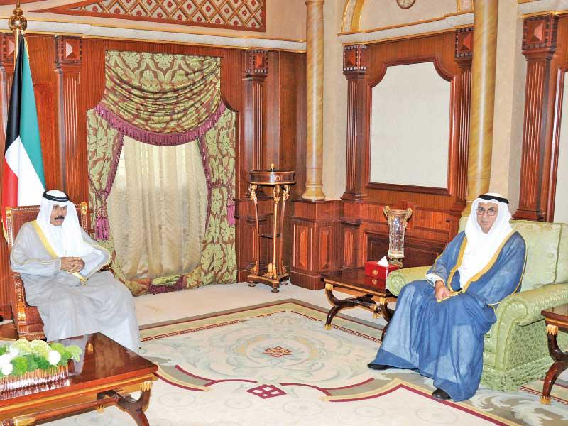 ولي العهد مستقبلاً السفير خلف أمس