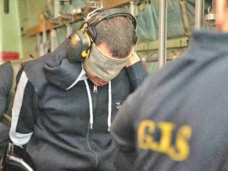 عشماوي لحظة نزوله من الطائرة في مصر