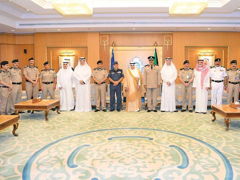 الجراح وقادة «الداخلية» خلال تقليد النواف رتبته الجديدة 