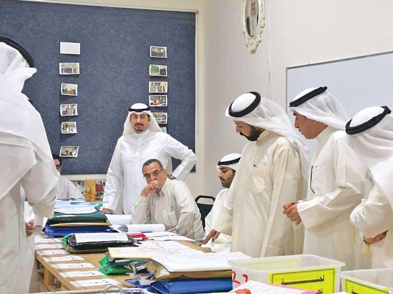 العازمي متفقداً الكنترول