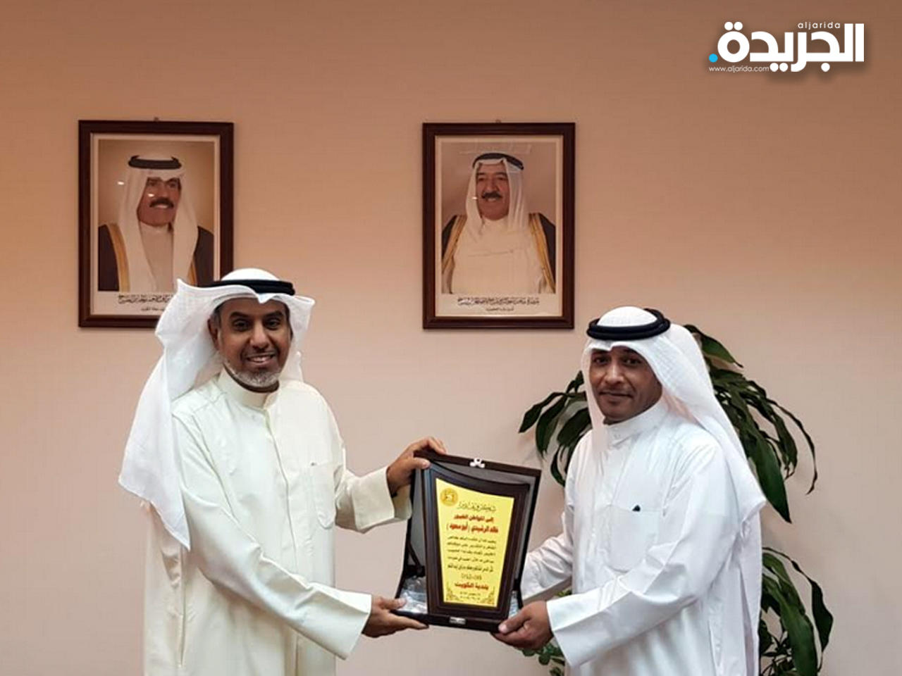 الوزير الشعلة مكرماً خالد الرشيدي