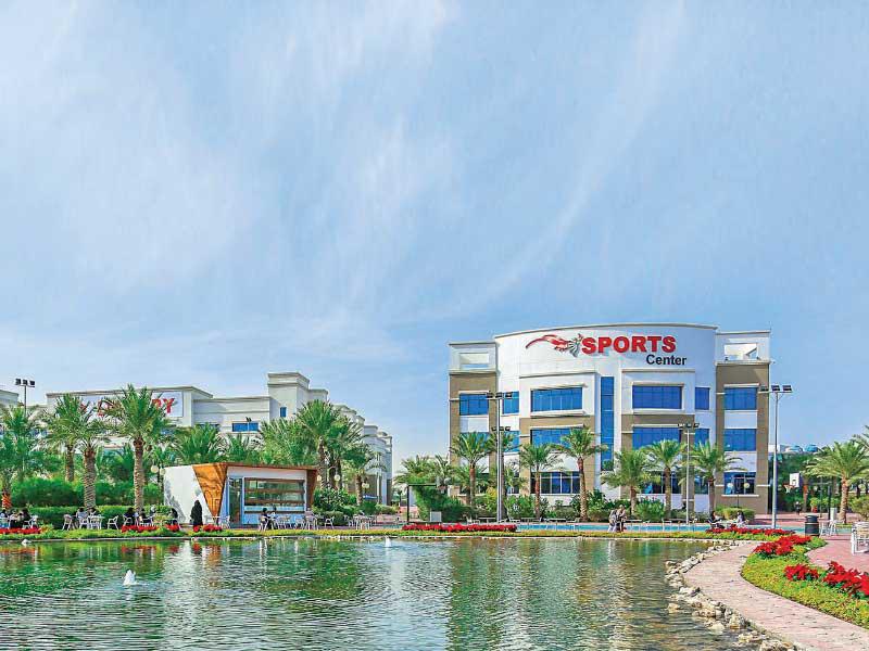 جانب من الحرم الجامعي ويبدو المركز الرياضي