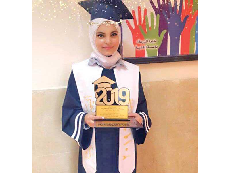 الطالبة الحاصلة على المركز الثاني بالقسم الادبي من مدرسة أنيسة بن خبيب بنسبة 99.52%، نجلاء الدياسطي