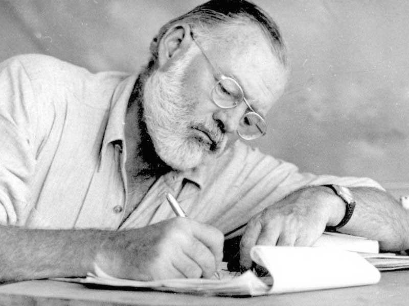 الكاتب إرنست همنغواي