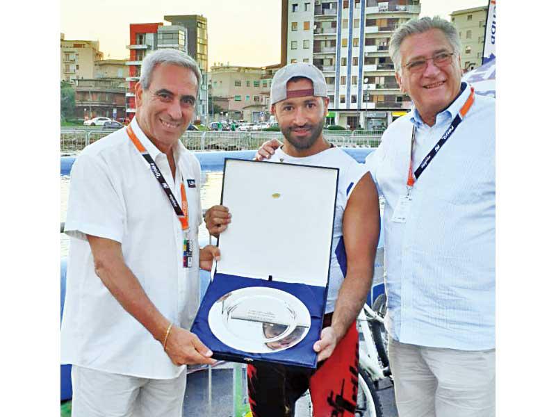 العبدالرزاق خلال التكريم