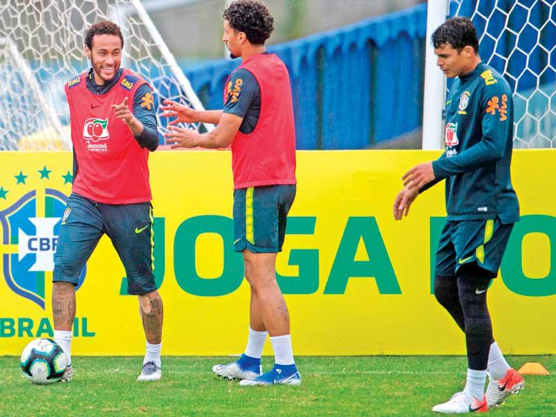 نيمار خلال تدريبات منتخب البرازيل