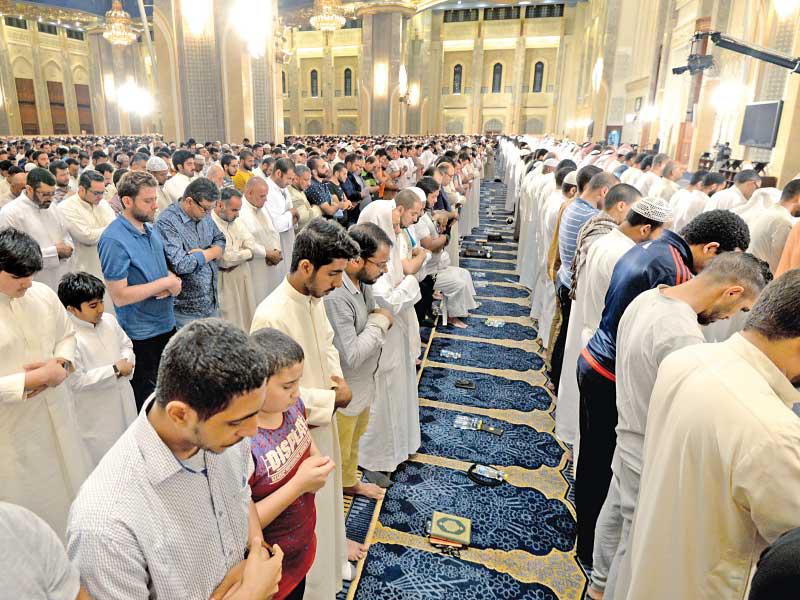 جانب من حشود المصلين