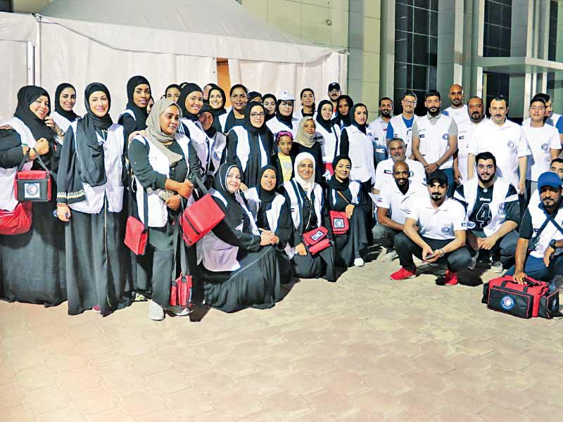 جانب من متطوعي الهلال الأحمر