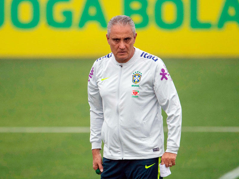  أدينور ليوناردو باتشي (تيتي)  المدير الفني للبرازيل