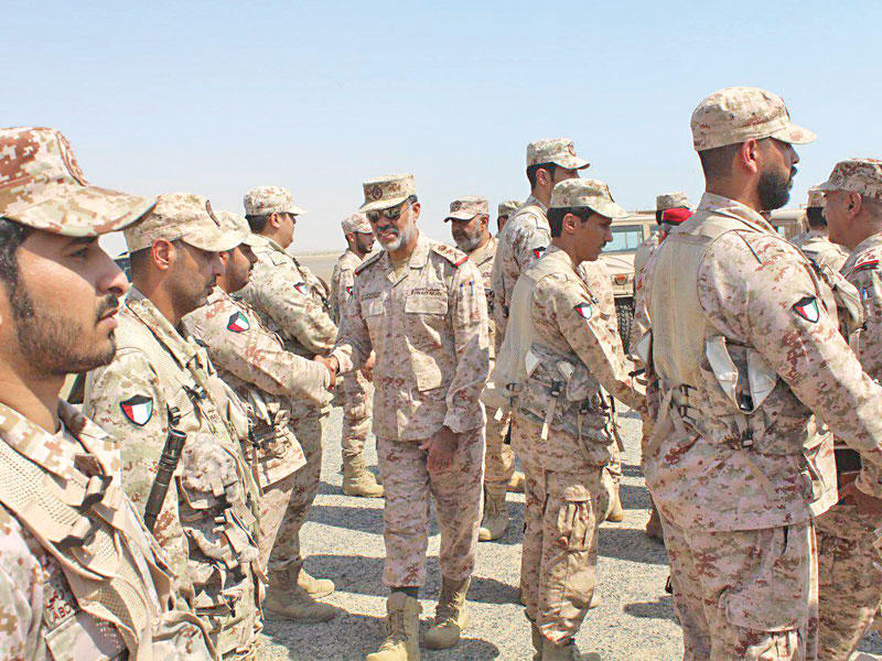 نائب رئيس الأركان العامة للجيش الفريق الركن عبدالله النواف بزيارة الى قوة واجب مبارك ( بوبيان)