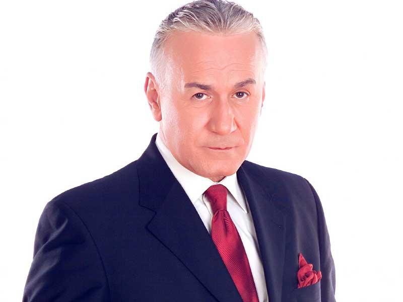  الفنان عزت أبوعوف