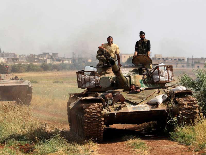  دبابة للفصائل الموالية لتركيا في حماة  (أ ف ب)