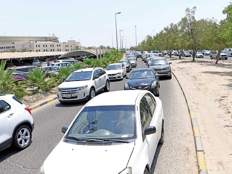 جانب من الازدحامات المرورية في الجامعة