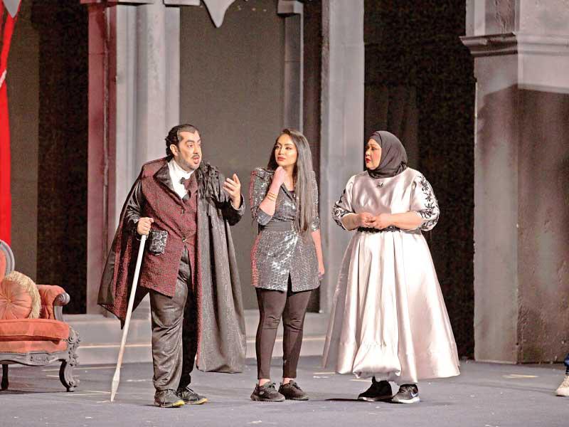 لقطة من مسرحية «خطوات الشيطان»