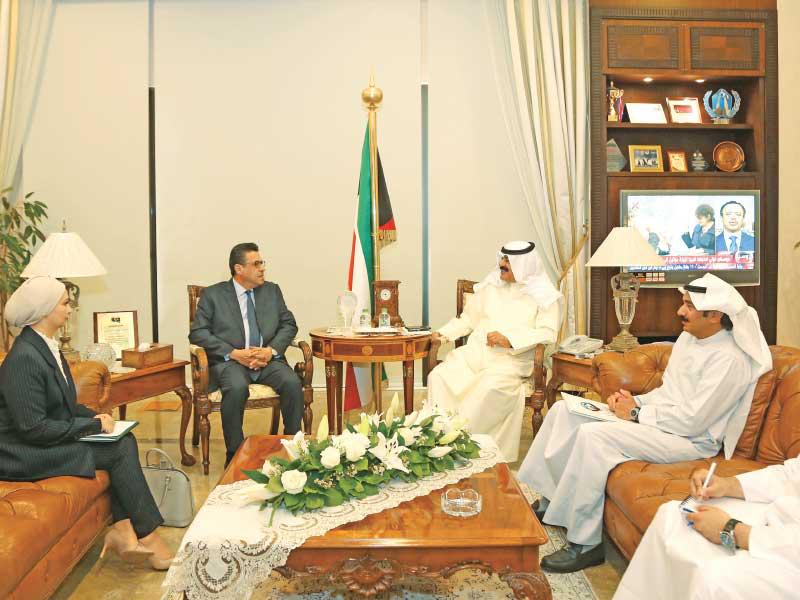 الجارالله مستقبلاً السفير المصري أمس