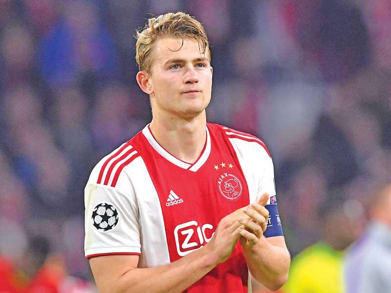 دي ليخت  قلب الدفاع الهولندي