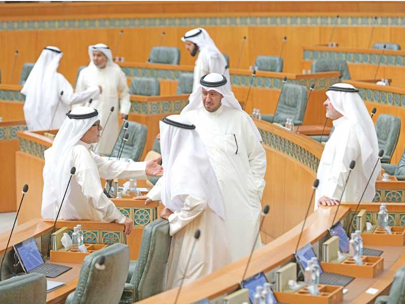 مباحثات على هامش الجلسة