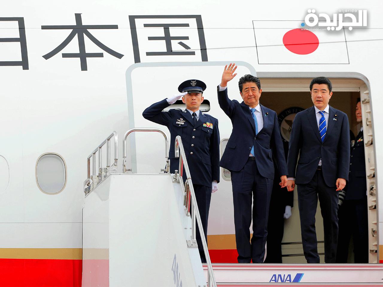 رئيس الوزراء الياباني شينزو آبي قبل مغادرته إلى طهران