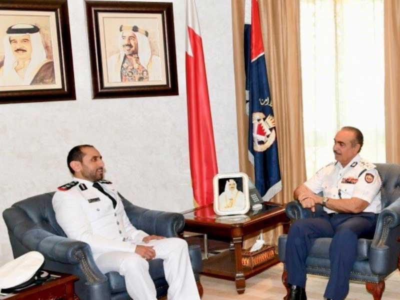 وزير الداخلية البحريني الفريق أول الشيخ راشد بن عبدالله و قائد قوة الواجب المشتركة العقيد ركن بحري الكويتي مبارك الصباح